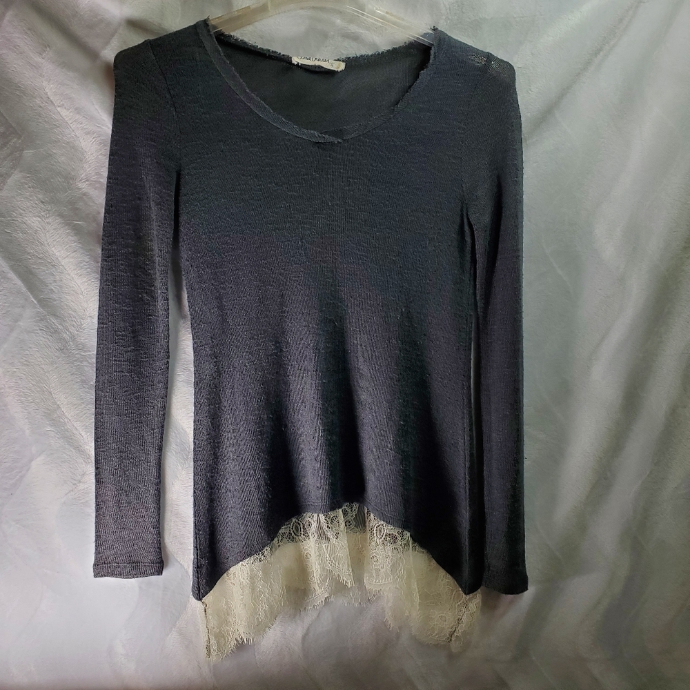 Cloudchaser grey top with lace trim